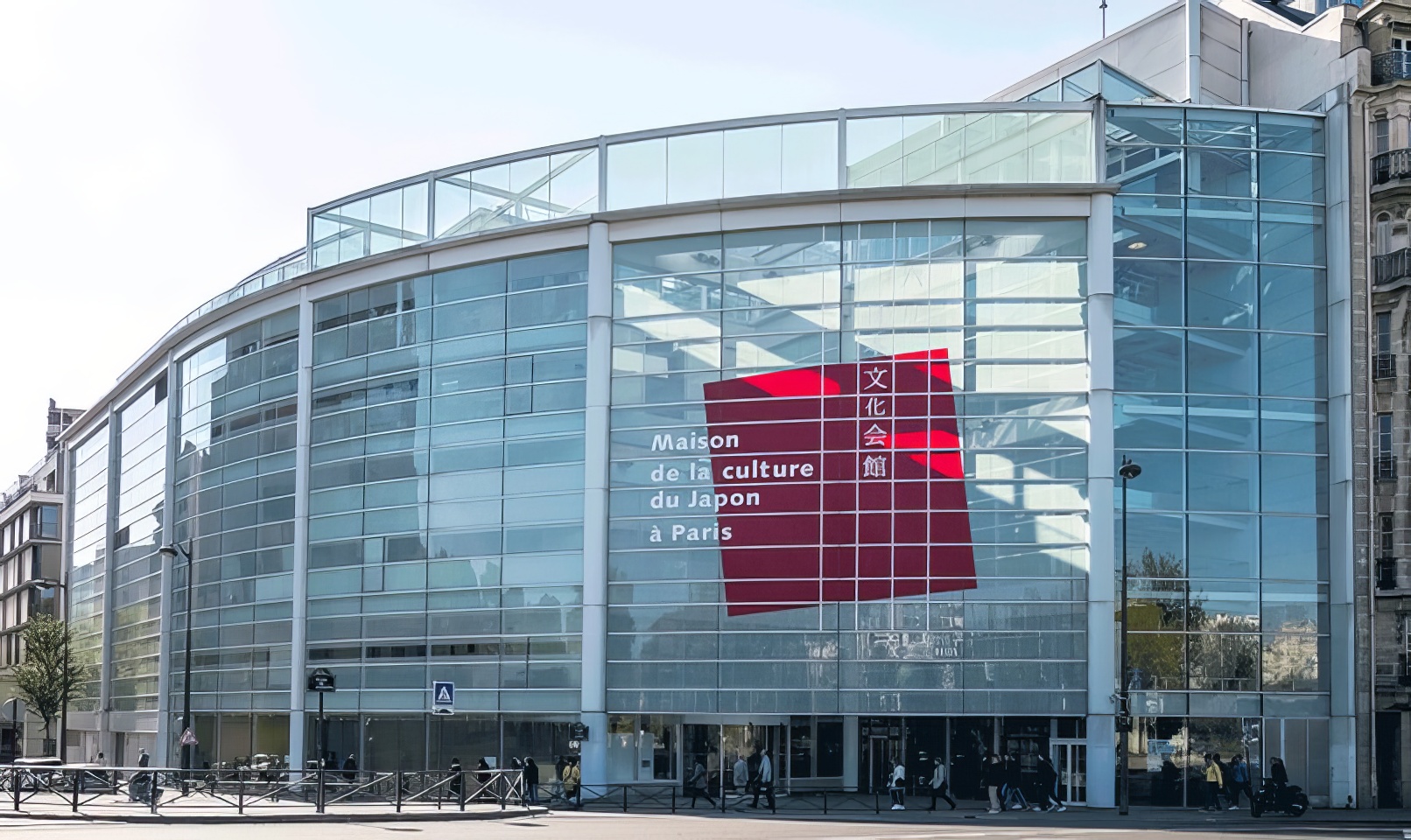 1997 Livraison de la Maison de la Culture du Japon à Paris. Premier projet en ingénierie des façades.